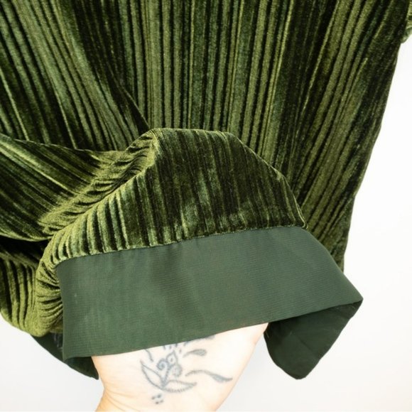 VINTAGE Green Velvet Ribbed Short Sleeve Top - Picture 3 of 7